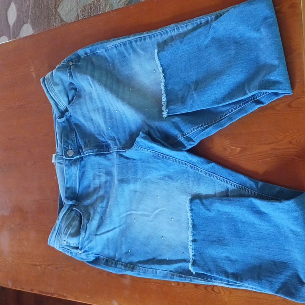 Cato est, 1946 jeans, light washed with cute rinestones on front legs